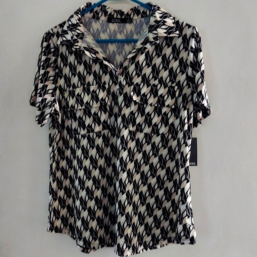 NEW Cure short sleeve blouse with collar and pockets- tan, black, and white